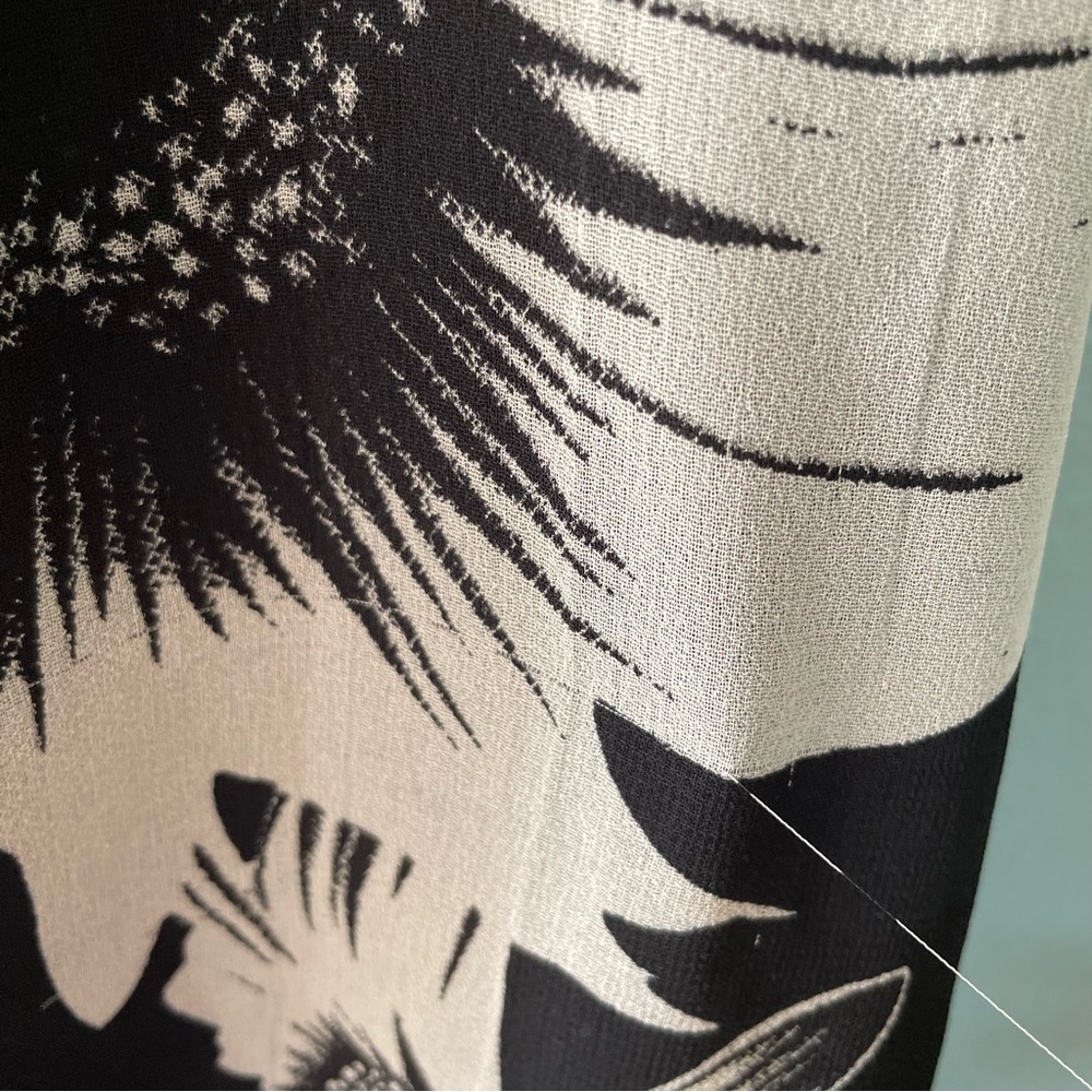 Seventh Avenue | Y2k Black & White Chiffon Floral Cityscape Ruffle Skirt - Picture 9 of 11